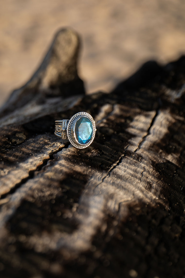 Labradorite Ring set in Decorative Sterling Silver Band - Size 9 US