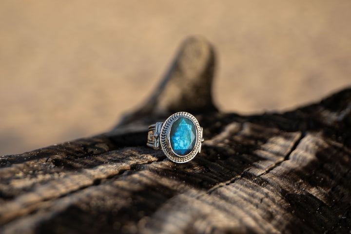 Labradorite Ring set in Decorative Sterling Silver Band - Size 9 US