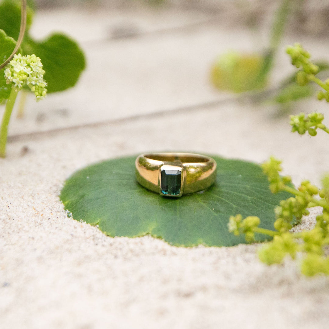 green-tourmaline-gold-ring