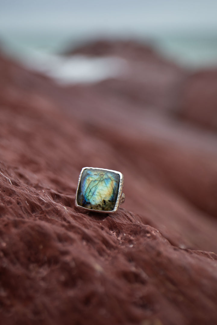 High Grade Labradorite Ring in Braided Sterling Silver Setting - Size 7.5 US