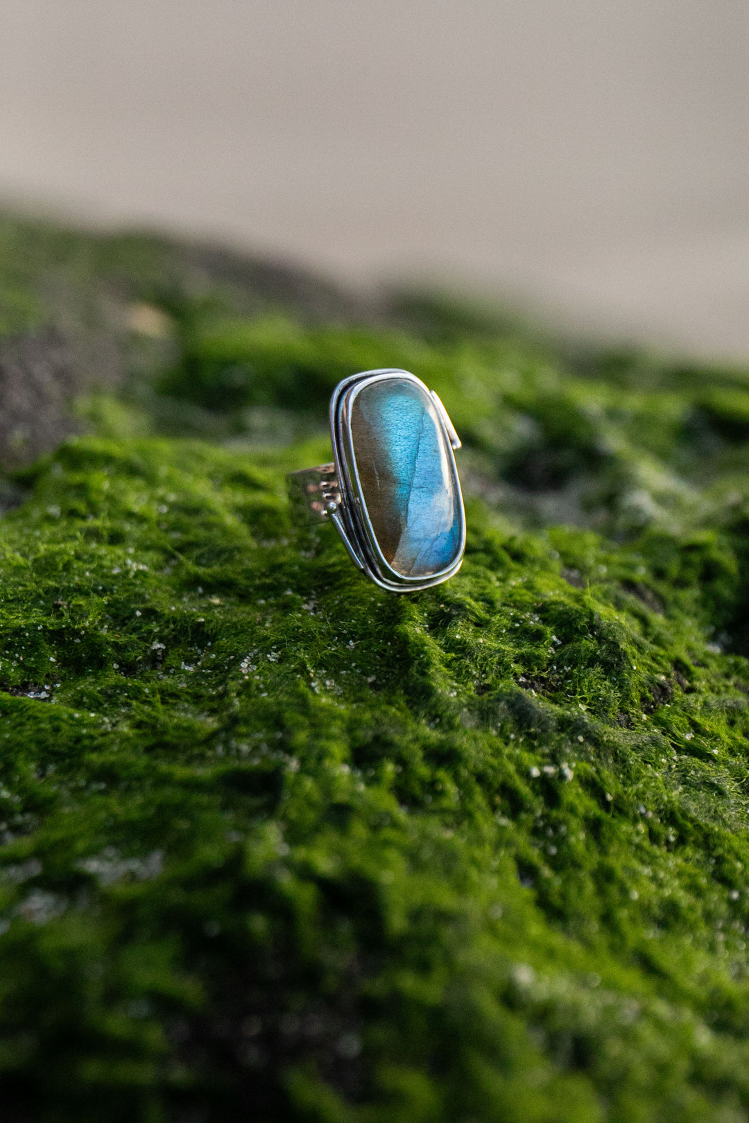 A+ Grade Labradorite Ring set in 92.5% Sterling Silver Band - Size 7 US