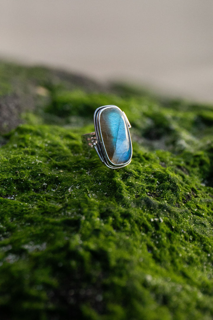 A+ Grade Labradorite Ring set in 92.5% Sterling Silver Band - Size 7 US