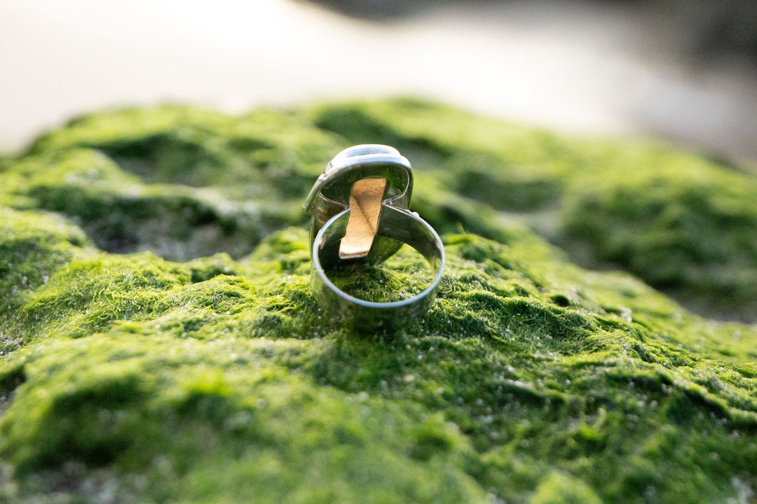 A+ Grade Labradorite Ring set in 92.5% Sterling Silver Band - Size 7 US