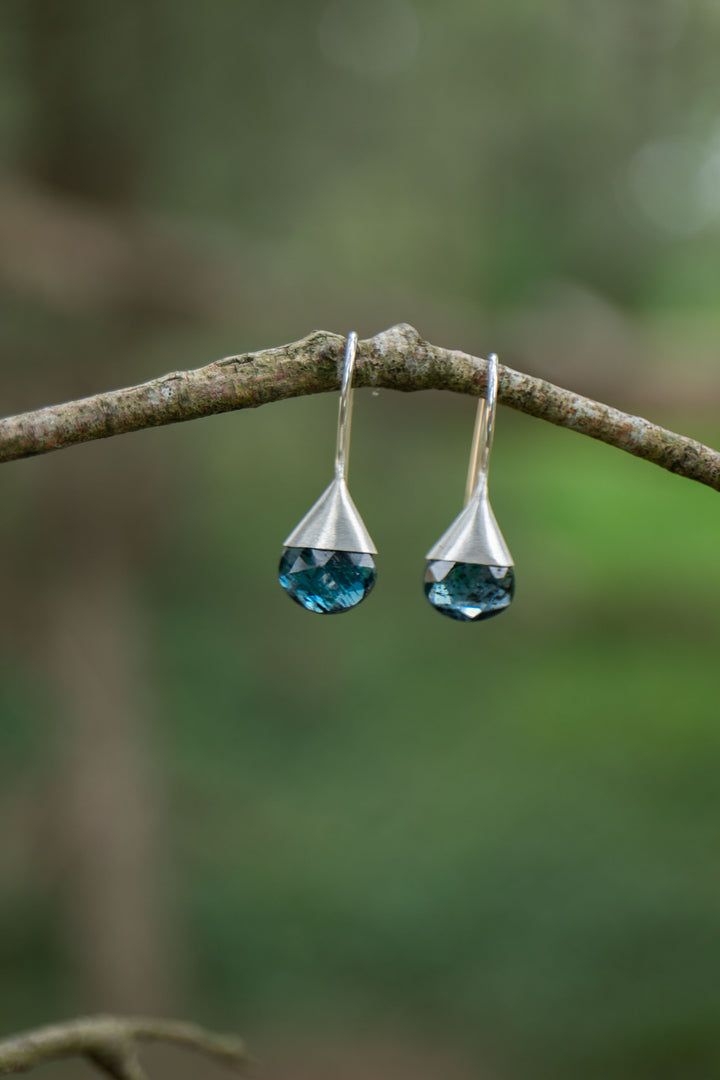 Faceted Moss Kyanite in Brushed Sterling Silver Caps