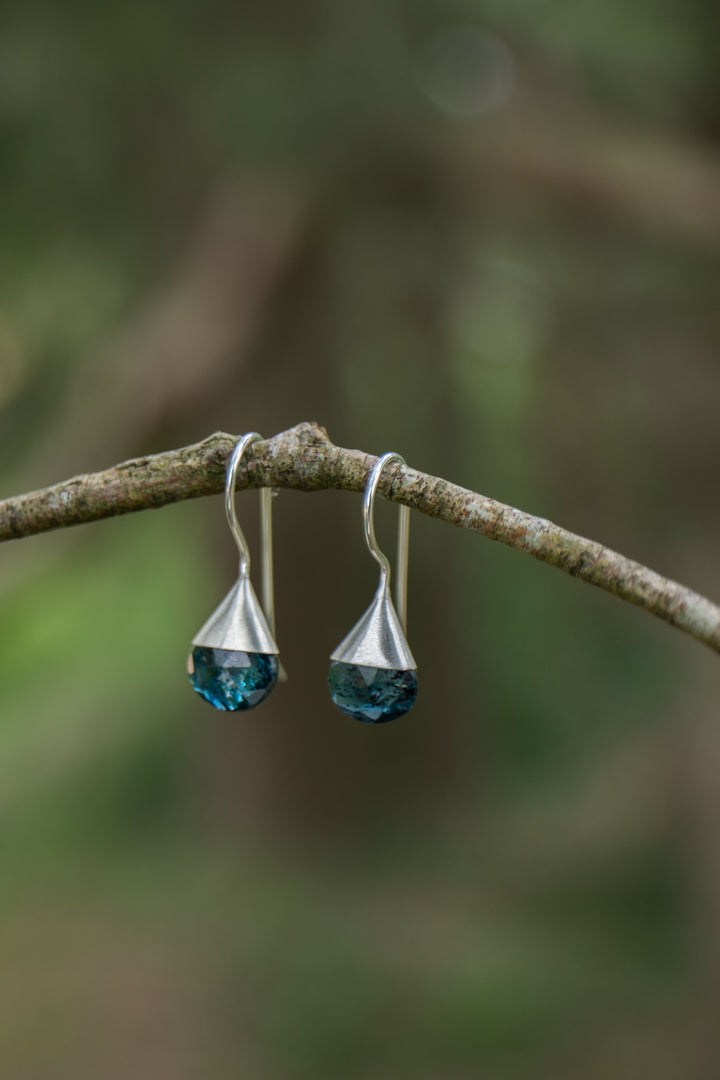 Faceted Moss Kyanite in Brushed Sterling Silver Caps