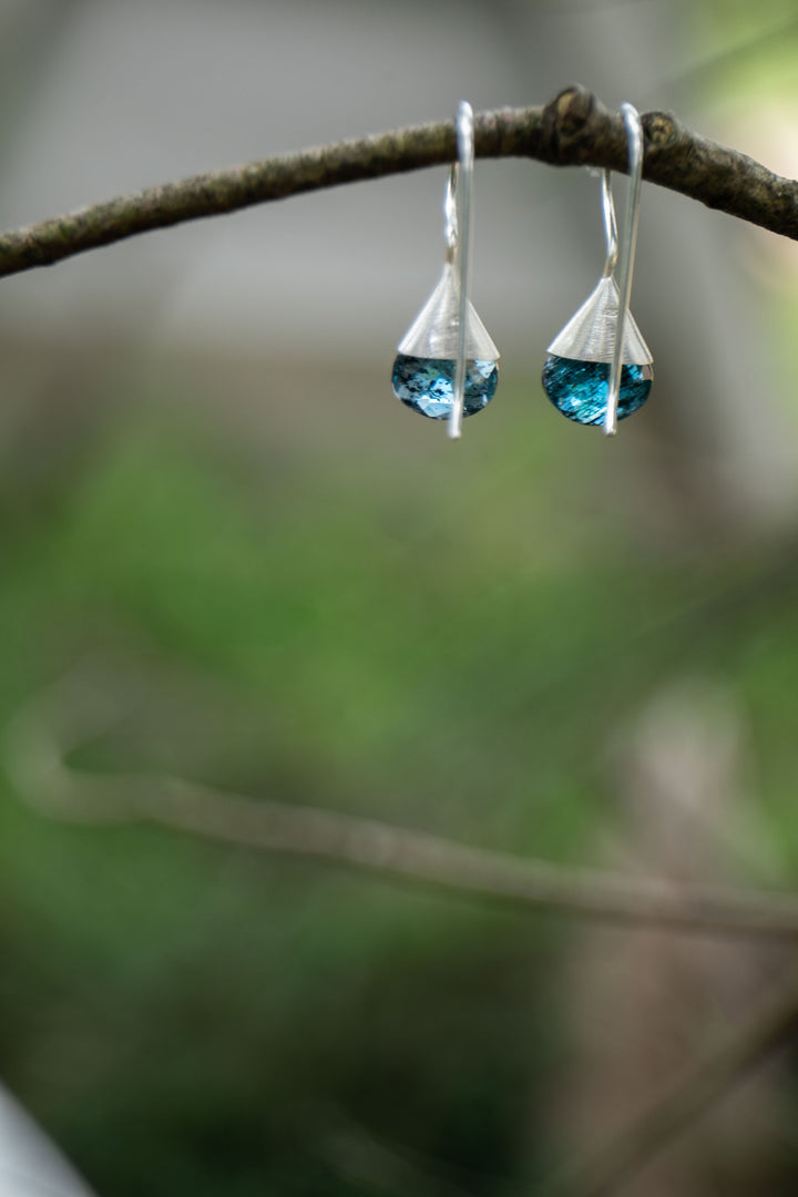 Faceted Moss Kyanite in Brushed Sterling Silver Caps