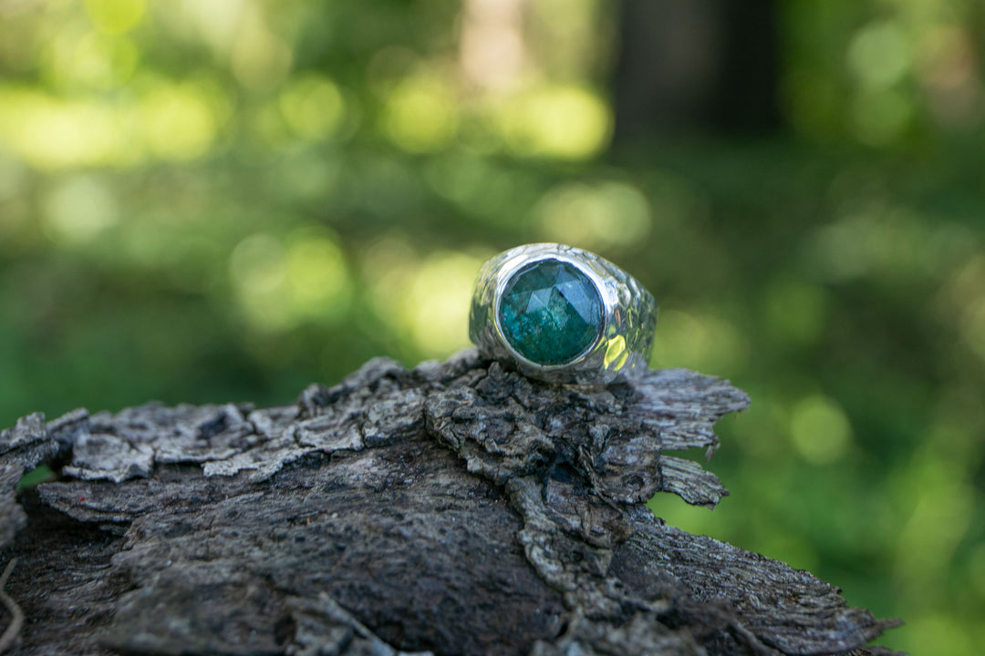 Green Kyanite Beaten Signet Ring - Size 7 US