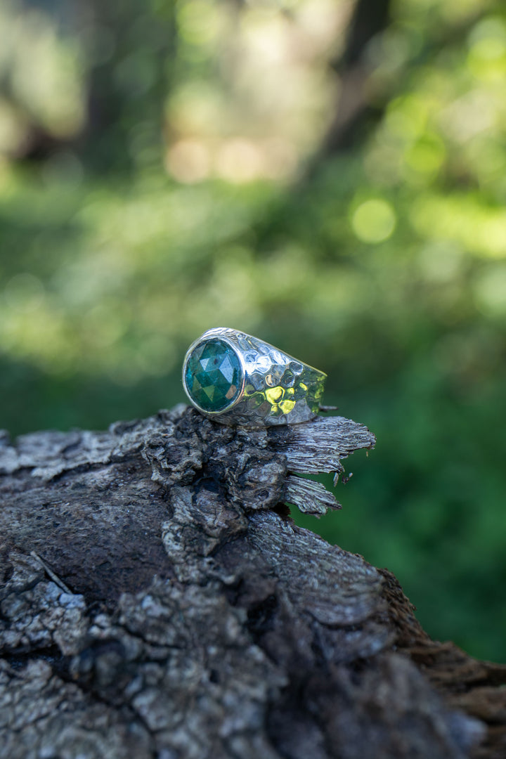 Green Kyanite Beaten Signet Ring - Size 7 US