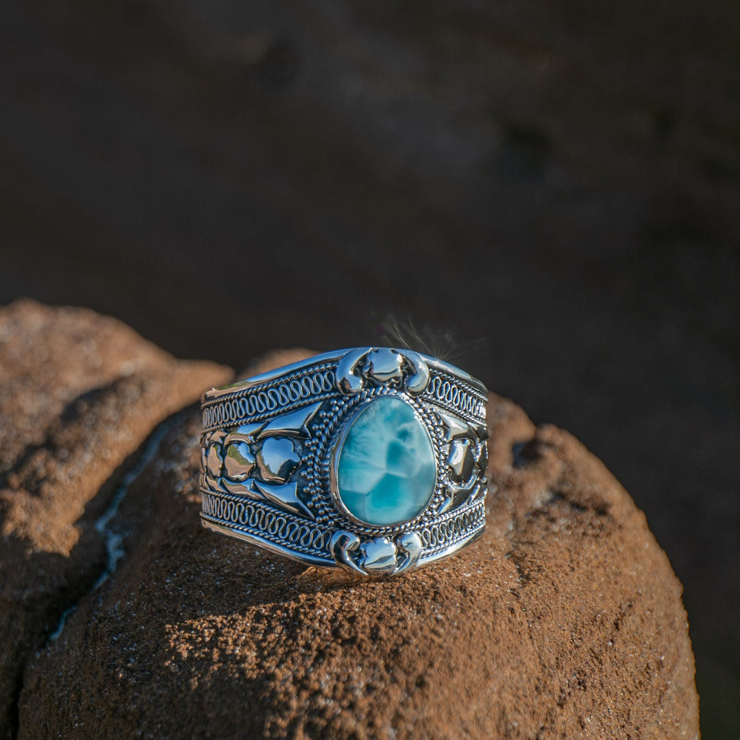 statement-larimar-silver-bangle