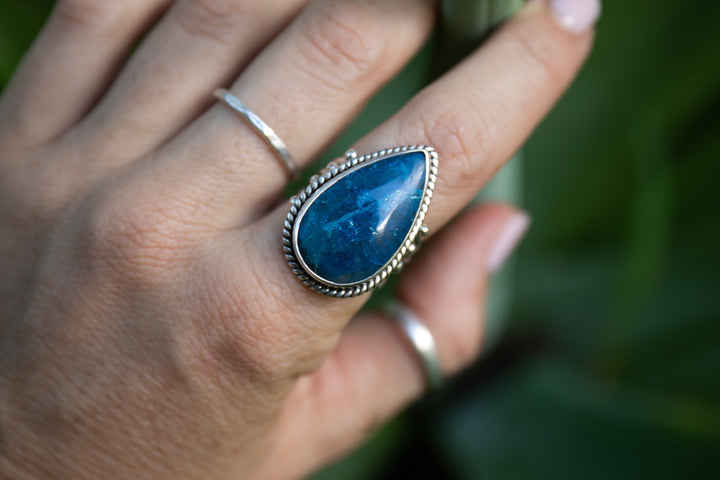 Shattuckite Ring set in Sterling Silver Setting with Beaten Band - Size 7.5 US